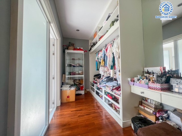 *****บ้านมือสองย่านนนทบุรี ม.วรารมย์ พรีเมี่ยม วัชรพล-จตุโชติ หลังมุม เนื้อที่กว้างขวางถึง 168.4 ตร.ว. ฟังก์ชัน 4 ห้องนอน 4 ห้องน้ำ 4 ที่จอดรถ ตกแต่งสวย พร้อมเข้าอยู่ บนทำเลเชื่อมต่อ ถ.จตุโชติ, ถ.สุขาภิบาล5, ถ.หทัยราษฎร์ ใกล้รถไฟฟ้าสายสีเขียว "สถานีสายหยุด" และทางด่วน "ฉลองรัช"